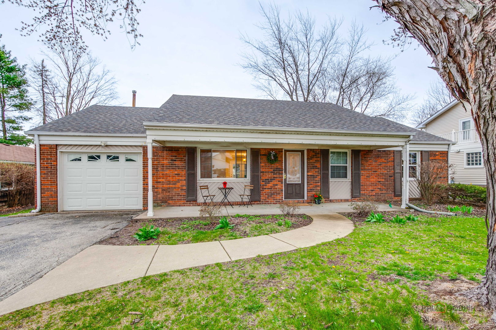 899 Bernard Drive Buffalo Grove, IL 60089 - Photo 2 of 36