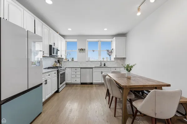 $4,950 | 26 East 14th Place, Unit 14W, Chicago, IL 60605