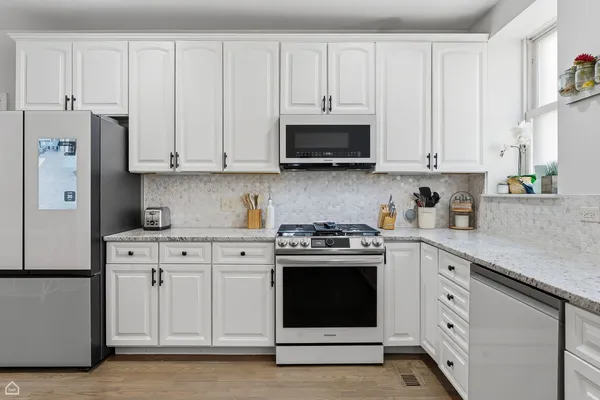 $4,950 | 26 East 14th Place, Unit 14W, Chicago, IL 60605