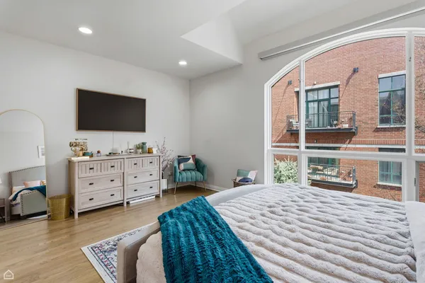 $4,950 | 26 East 14th Place, Unit 14W, Chicago, IL 60605