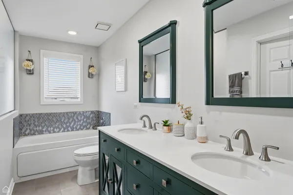 $4,950 | 26 East 14th Place, Unit 14W, Chicago, IL 60605