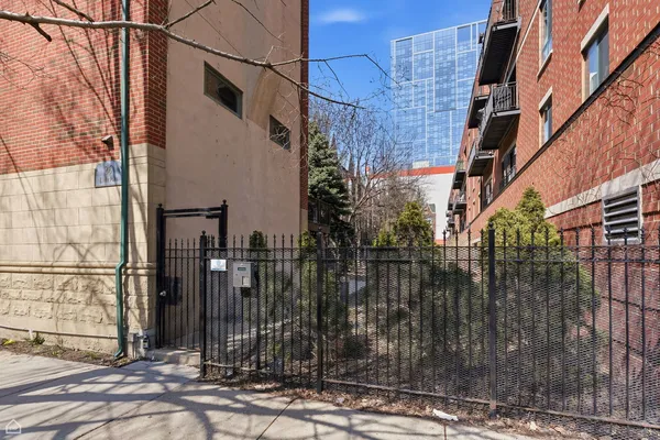 $4,950 | 26 East 14th Place, Unit 14W, Chicago, IL 60605