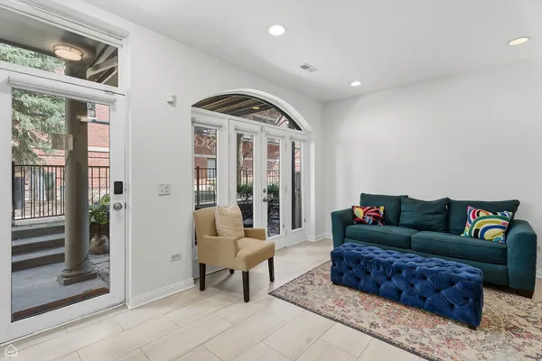 $4,950 | 26 East 14th Place, Unit 14W, Chicago, IL 60605