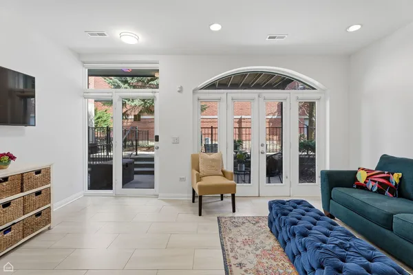 $4,950 | 26 East 14th Place, Unit 14W, Chicago, IL 60605