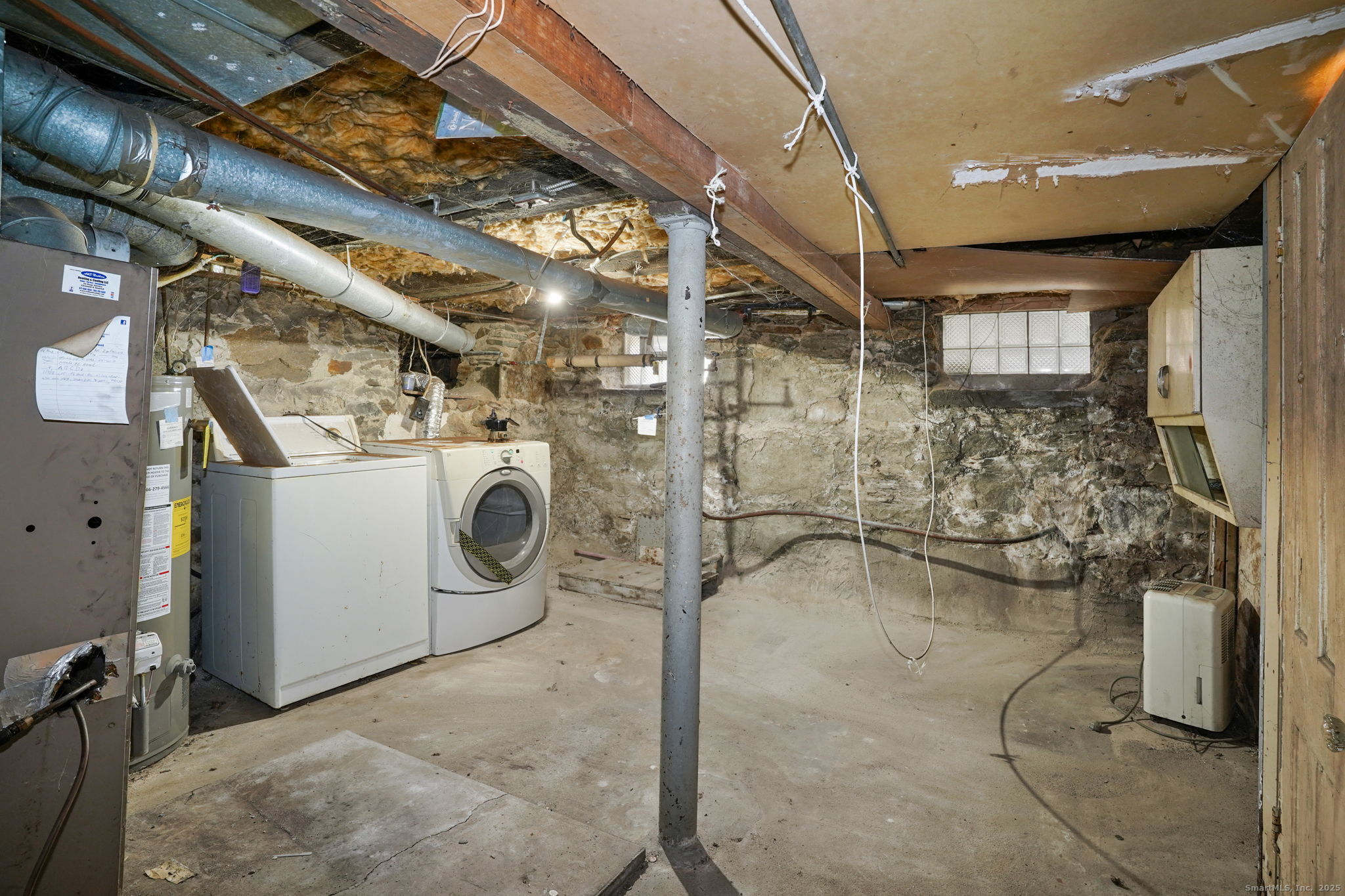 73 Carlson Avenue Bridgeport, CT 06606 - Photo 21 of 29 a utility room with dryer and washer