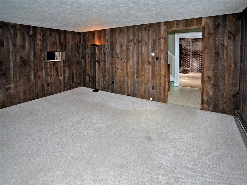 352 Finley Road Pittsburgh, PA 15239 - Photo 4 of 25