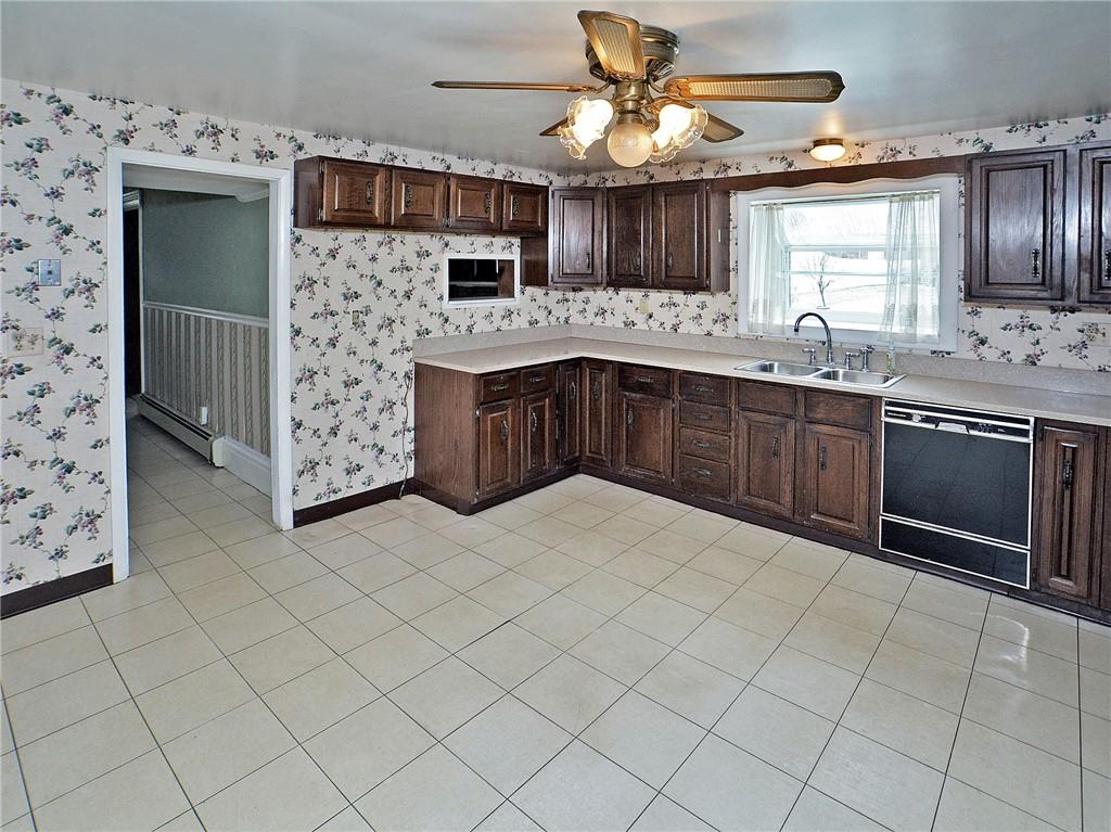 352 Finley Road Pittsburgh, PA 15239 - Photo 8 of 25