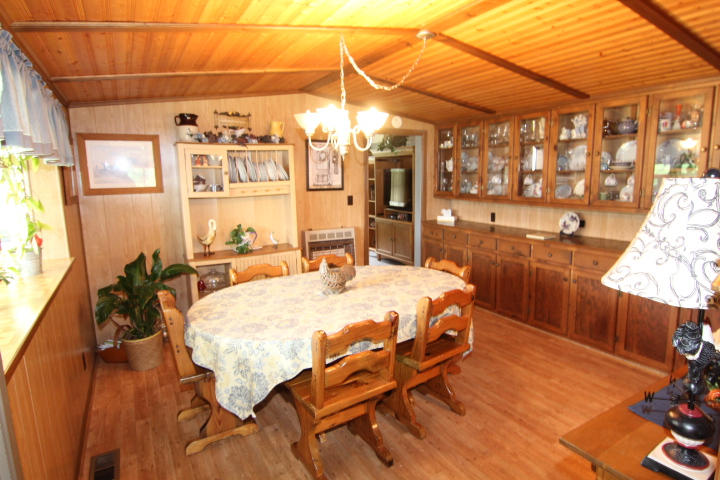 6545 Calloway Road Loudon, TN 37774 - Photo 6 of 20 6545 Calloway Road Dining Room David Poz