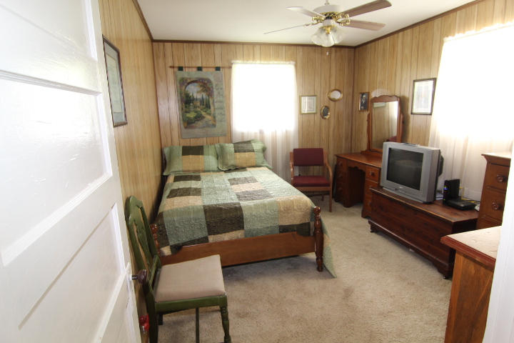 6545 Calloway Road Loudon, TN 37774 - Photo 8 of 20 6545 Calloway Road Bedroom 2 David Pozy