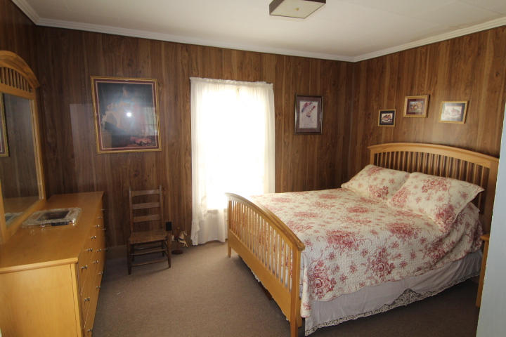 6545 Calloway Road Loudon, TN 37774 - Photo 10 of 20 6545 Calloway Road Bedroom 3 David Pozy