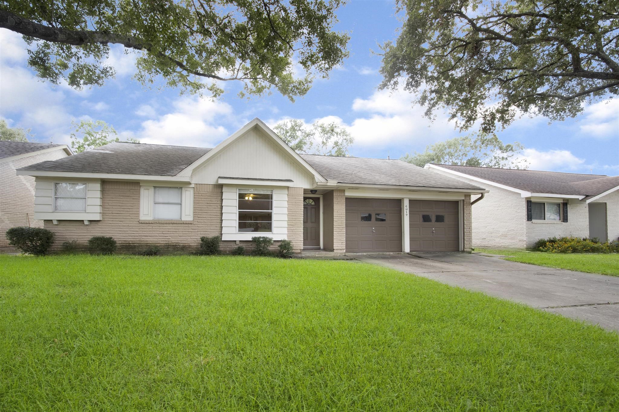 6019 Spellman Road Houston, TX 77096 - Photo 3 of 19 front view of a house and a yard