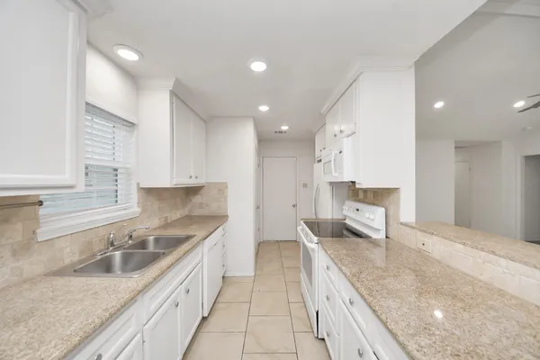 $1,950 | 6019 Spellman Road, Houston, TX 77096