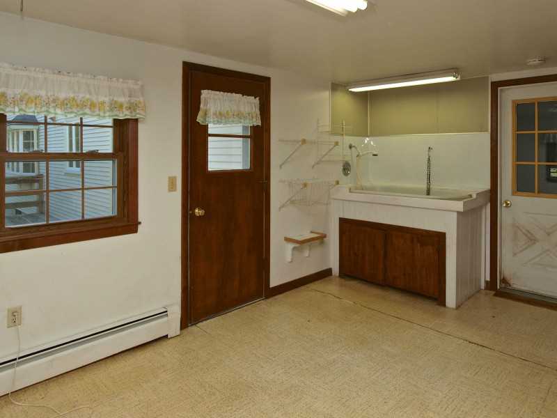 454 Ten Rod Road Exeter, RI 02822 - Photo 15 of 25 Den/Family/Great Room.