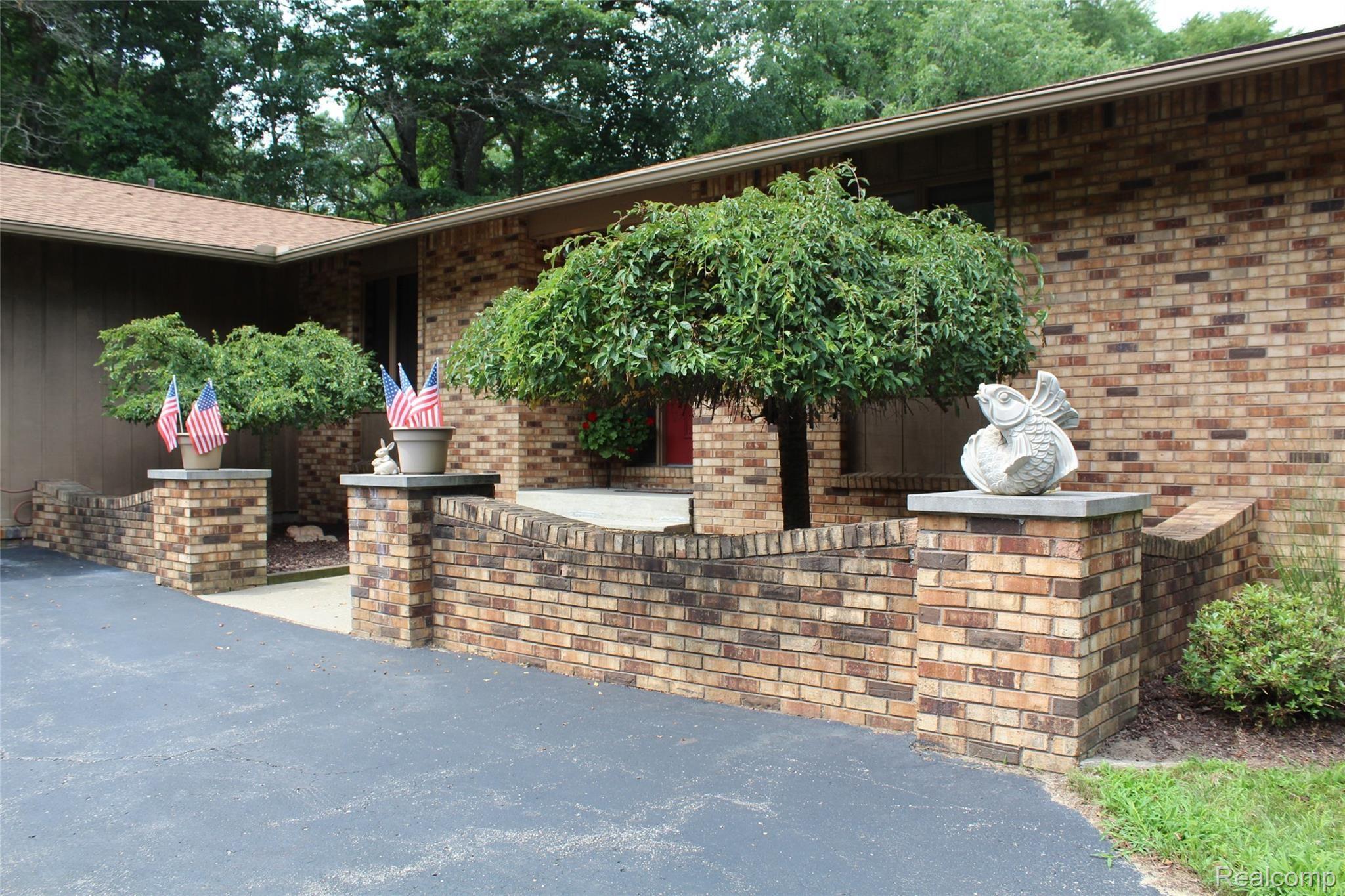 140 South Hughes Road Howell, MI 48843 - Photo 2 of 36 IMG_0762.JPG