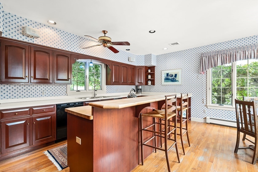 296 Linden Street Wellesley, MA 02481 - Photo 8 of 35