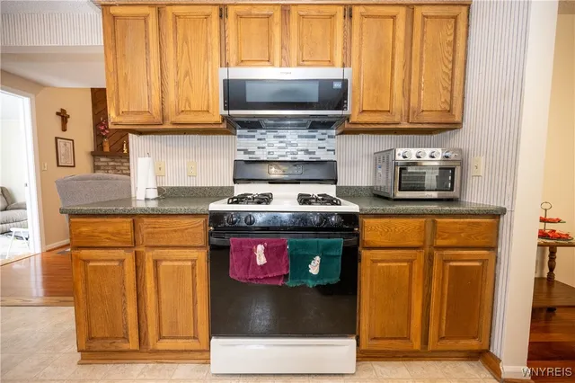 $439,900 | 386 Old Oak Post Road, Amherst, NY 14051