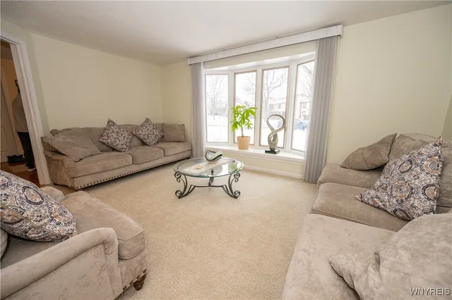 $439,900 | 386 Old Oak Post Road, Amherst, NY 14051