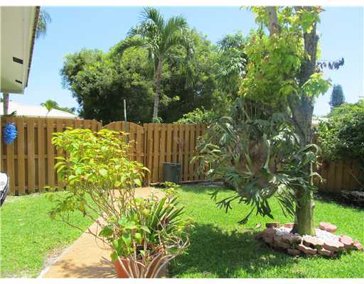901 Northwest 16th Terrace Boca Raton, FL 33486 - Photo 13 of 25 BACKYARD/GARDEN