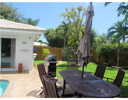 901 Northwest 16th Terrace Boca Raton, FL 33486 - Photo 16 of 25 BACKYARD/GARDEN