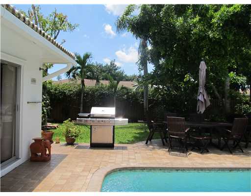 901 Northwest 16th Terrace Boca Raton, FL 33486 - Photo 17 of 25 BACKYARD/GARDEN