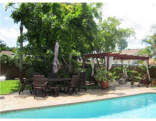 901 Northwest 16th Terrace Boca Raton, FL 33486 - Photo 18 of 25 BACKYARD/GARDEN