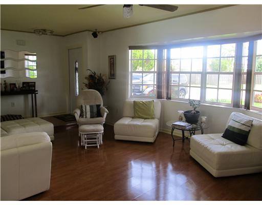 901 Northwest 16th Terrace Boca Raton, FL 33486 - Photo 2 of 25 LIVING ROOM