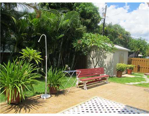 901 Northwest 16th Terrace Boca Raton, FL 33486 - Photo 22 of 25 BACKYARD/GARDEN