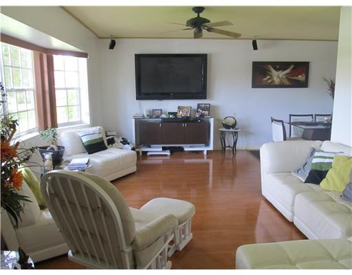 901 Northwest 16th Terrace Boca Raton, FL 33486 - Photo 3 of 25 LIVING/FAMILY ROOM