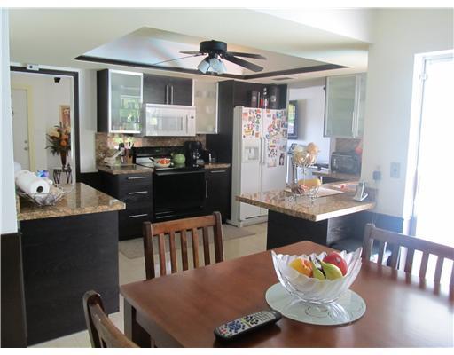 901 Northwest 16th Terrace Boca Raton, FL 33486 - Photo 9 of 25 KITCHEN/EAT-IN KITCHEN
