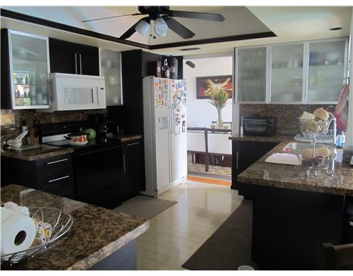 901 Northwest 16th Terrace Boca Raton, FL 33486 - Photo 10 of 25 KITCHEN