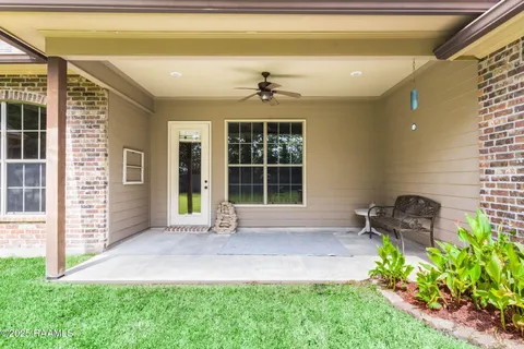 $295,000 | 227 Cedar Grove Drive, Youngsville, LA 70592