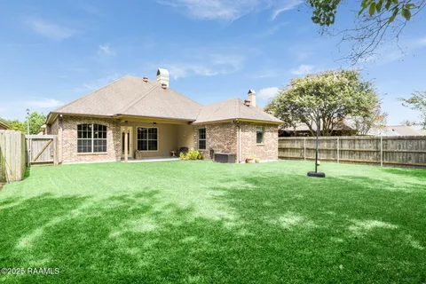 $295,000 | 227 Cedar Grove Drive, Youngsville, LA 70592