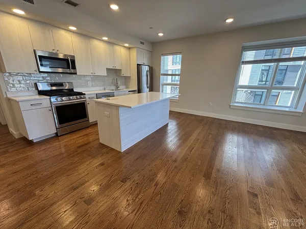$4,350 | 1 Everett Street, Unit 202, Boston, MA 02134