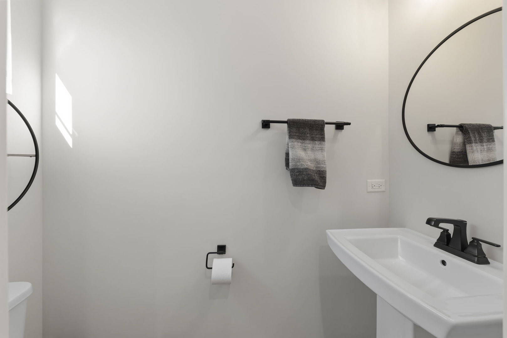 319 Atkinson Drive Sugar Grove, IL 60554 - Photo 11 of 35 a bathroom with a sink and mirror