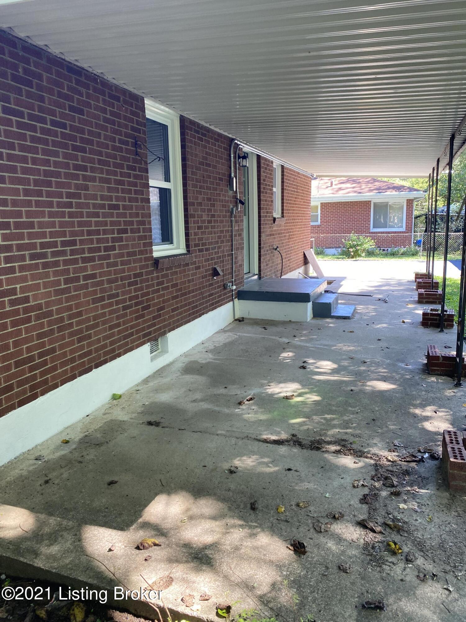 2220 Peaslee Road Louisville, KY 40216 - Photo 27 of 32 IMG-2297