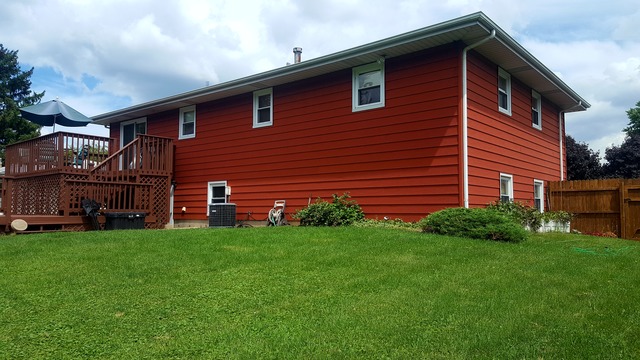 617 Stonegate Road New Lenox, IL 60451 - Photo 2 of 18 a front view of a house with a garden