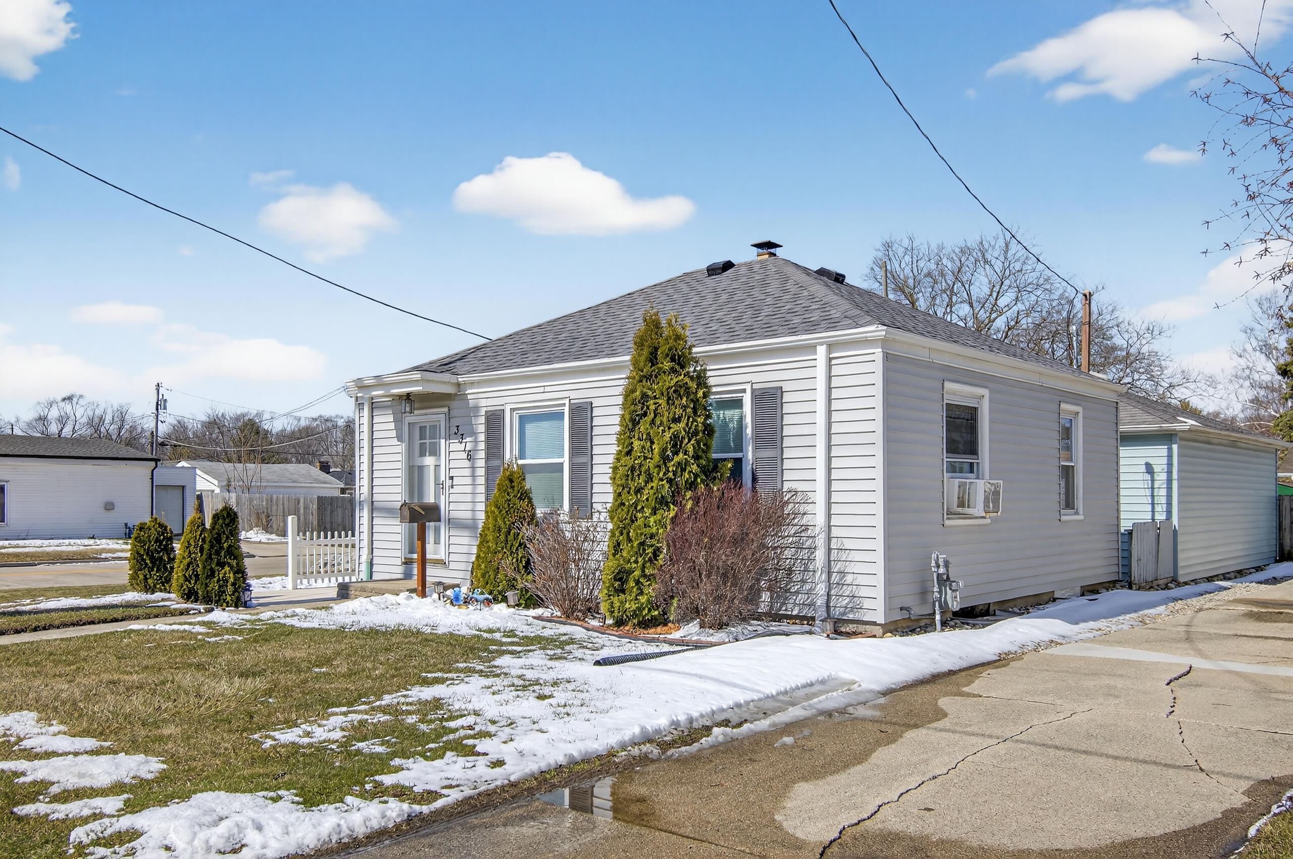 3316 Durand Avenue Racine, WI 53405 - Photo 2 of 23 DSC_7239