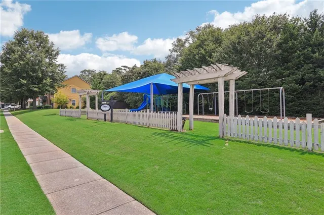 a view of a house with a backyard
