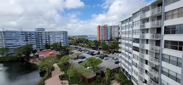 $1,650 | 1300 Northeast Miami Gardens Drive, Unit 819E, Miami, FL 33179