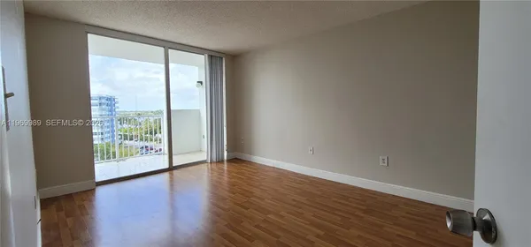 $1,650 | 1300 Northeast Miami Gardens Drive, Unit 819E, Miami, FL 33179