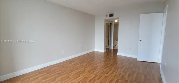 $1,650 | 1300 Northeast Miami Gardens Drive, Unit 819E, Miami, FL 33179