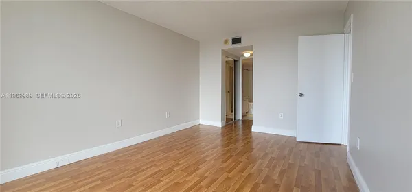 $1,650 | 1300 Northeast Miami Gardens Drive, Unit 819E, Miami, FL 33179