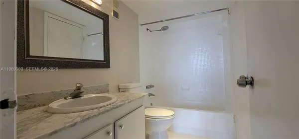 $1,650 | 1300 Northeast Miami Gardens Drive, Unit 819E, Miami, FL 33179