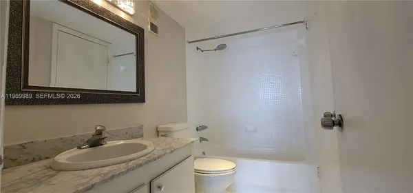 $1,650 | 1300 Northeast Miami Gardens Drive, Unit 819E, Miami, FL 33179