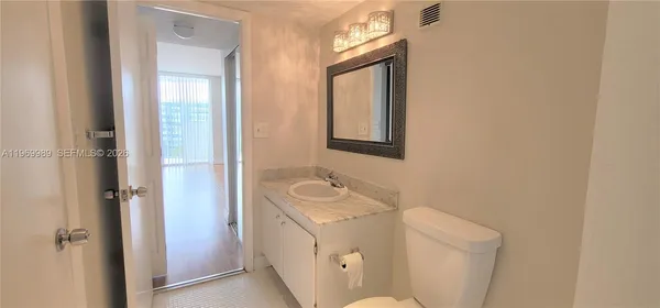 $1,650 | 1300 Northeast Miami Gardens Drive, Unit 819E, Miami, FL 33179