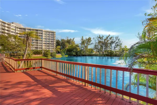 $1,650 | 1300 Northeast Miami Gardens Drive, Unit 819E, Miami, FL 33179