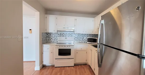 $1,650 | 1300 Northeast Miami Gardens Drive, Unit 819E, Miami, FL 33179