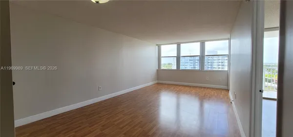 $1,650 | 1300 Northeast Miami Gardens Drive, Unit 819E, Miami, FL 33179