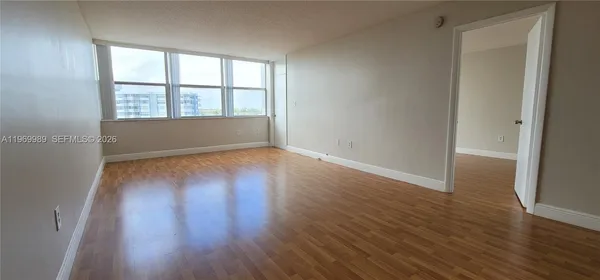 $1,650 | 1300 Northeast Miami Gardens Drive, Unit 819E, Miami, FL 33179