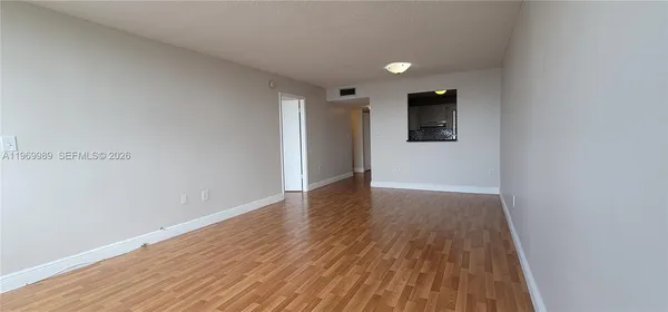 $1,650 | 1300 Northeast Miami Gardens Drive, Unit 819E, Miami, FL 33179